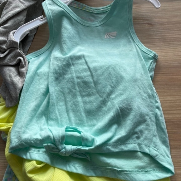 New Marika Four-piece Active Tops and Bottoms Set US 3T - Picture 5 of 8